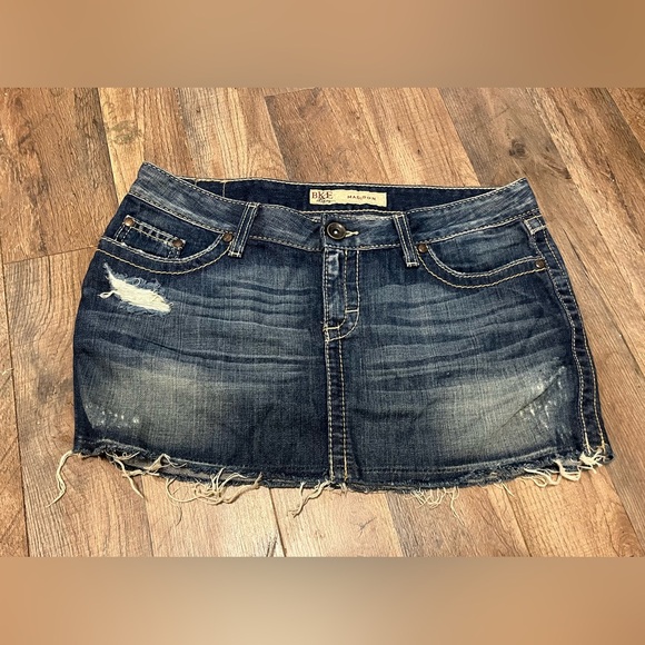 Vintage Y2K BKE Boho Grunge Distressed Embroidered Denim Jean Mini Skirt Size 30 - Picture 1 of 3